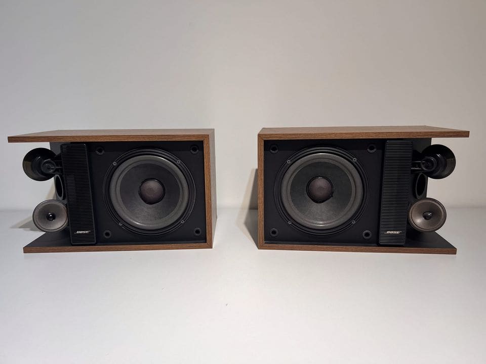 Bose 301 Series II paar zonder frontdoek, vooraanzicht