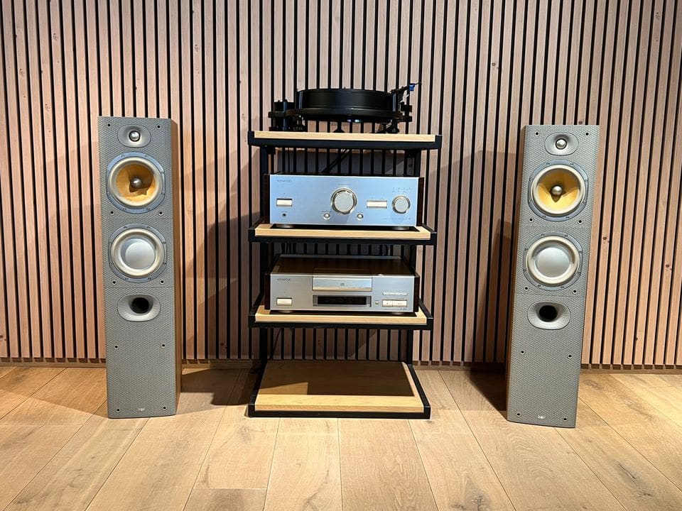 B&W DM603 S3 luidsprekers zonder doek met gele Kevlar-middentoner, tweeter en woofer