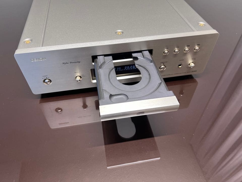 Denon DCD-S10II met geopende cd-lade