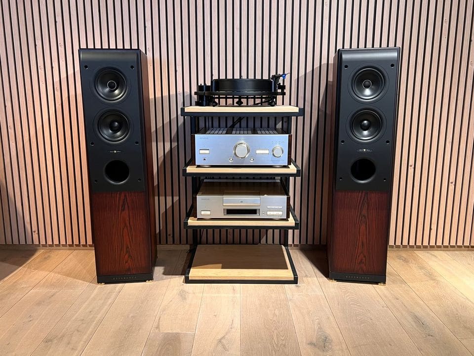 KEF Reference Model Three zonder frontdoek met Uni-Q driver, woofer en baspoort