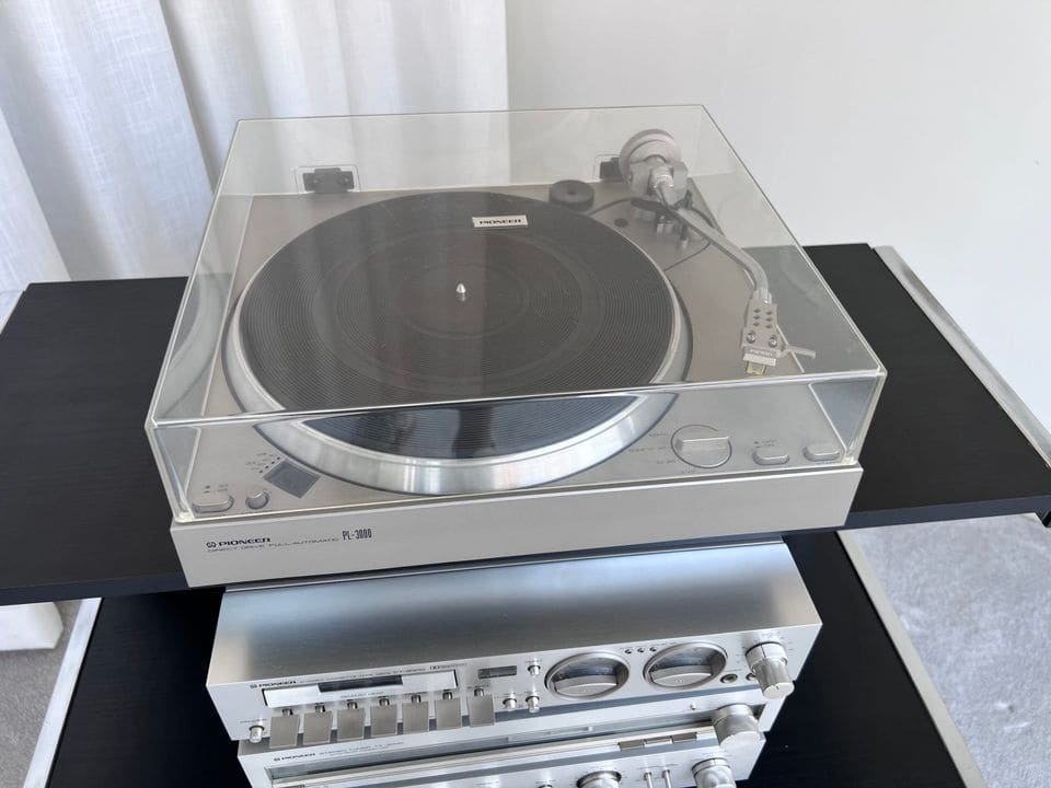 Pioneer PL-3000 platenspeler met gesloten transparante stofkap