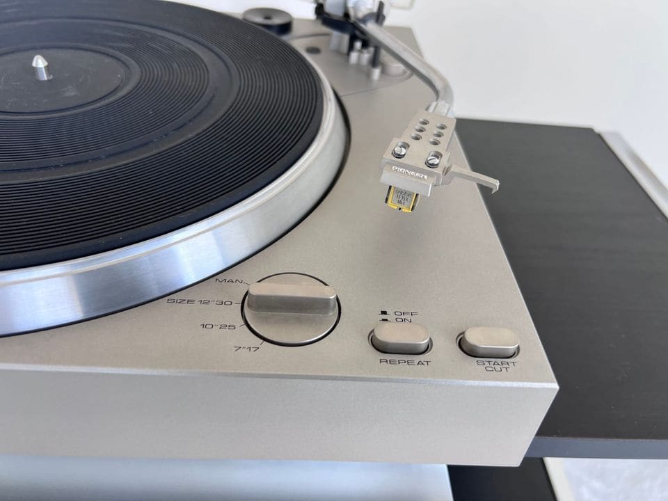 Pioneer PL-3000 platenspeler met S-vormige toonarm en bedieningsknoppen