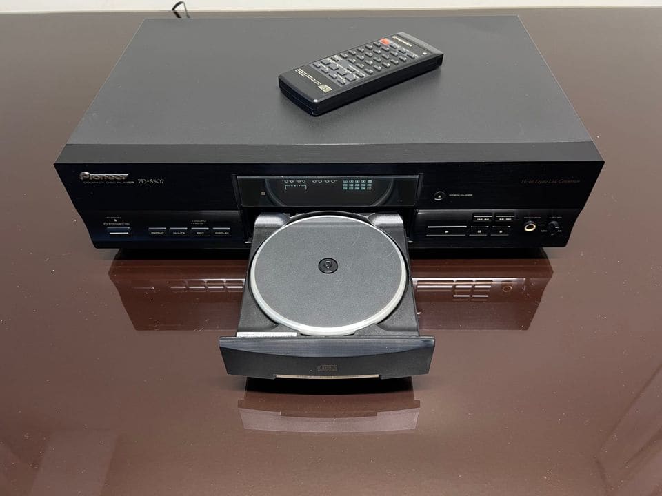 Pioneer PD-S507 met uitgeschoven Stable Platter-lade en zilveren draaiplateau