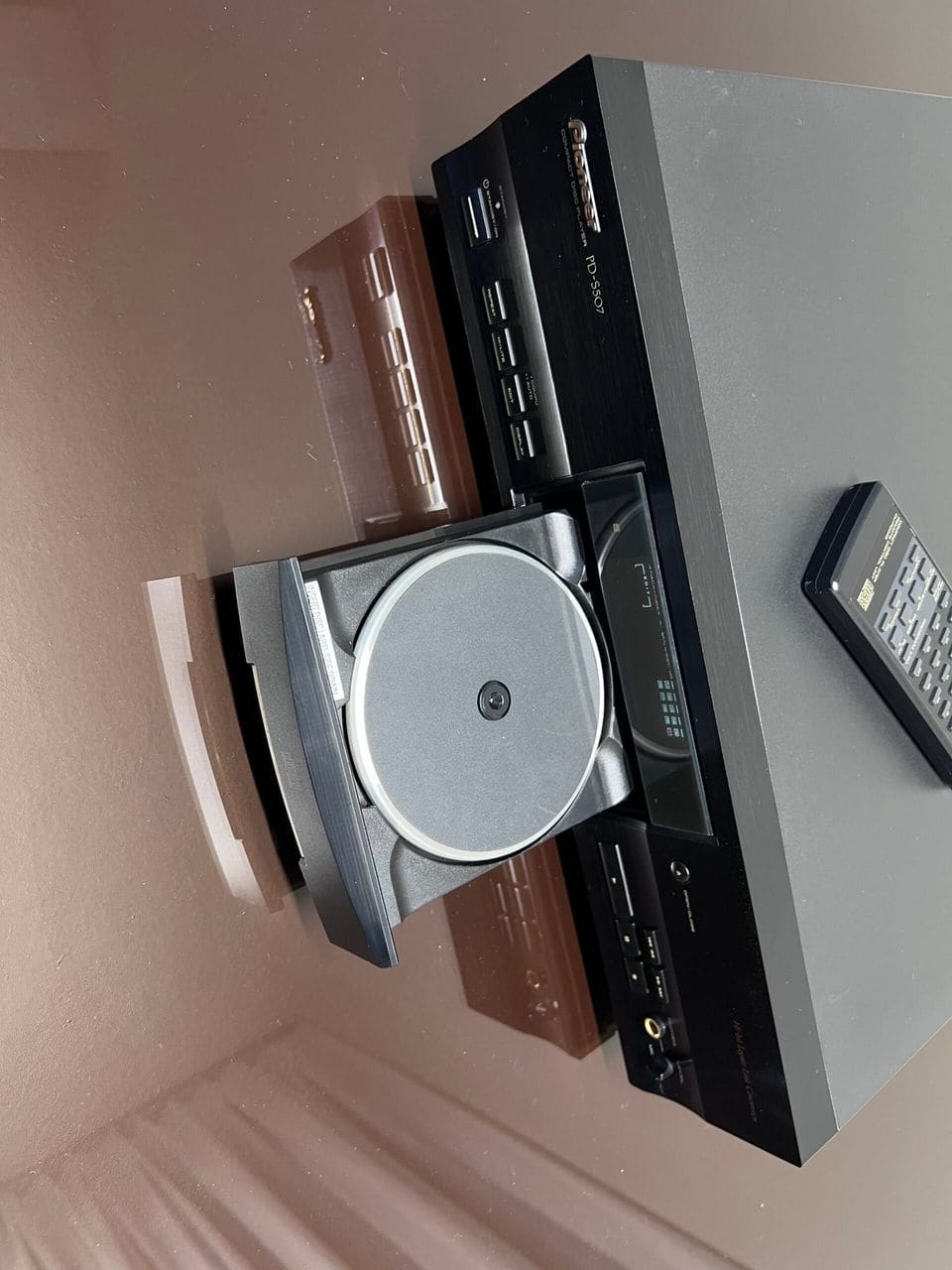 Pioneer PD-S507 met geopende Stable Platter-lade, foto gedraaid gefotografeerd