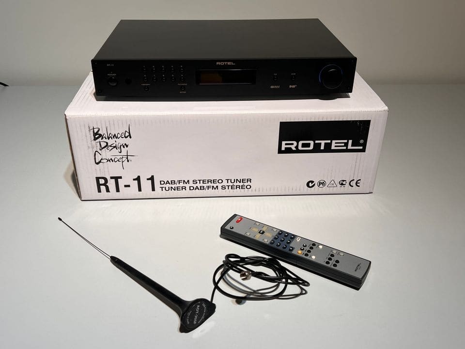 Rotel RT-11 op de originele doos met afstandsbediening en antenne