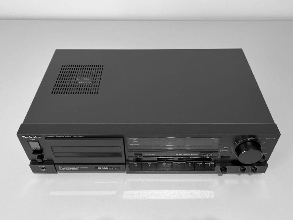 Technics RS-B905 cassettedeck schuin van boven