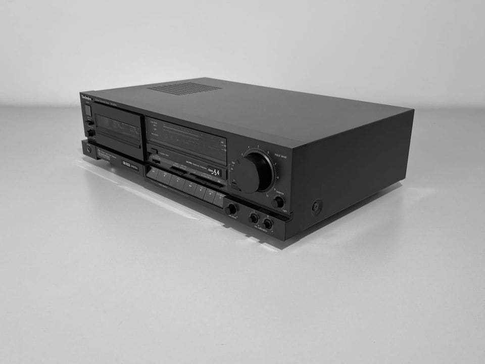 Technics RS-B905 schuin vooraanzicht met input level-knop