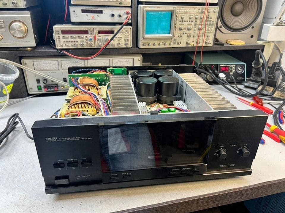 Yamaha MX-1000 in de werkplaats, foto 1